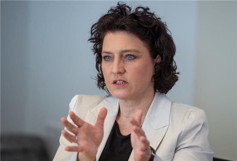 Corona: Niedersachsens Gesundheitsministerin gibt Fehler zu Carola Reimann (SPD), Sozialministerin in Niedersachsen, will planbare Operationen bald wieder ermöglichen.