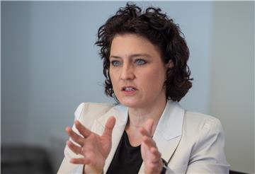 Carola Reimann (SPD), Sozialministerin in Niedersachsen, will planbare Operationen bald wieder ermöglichen.