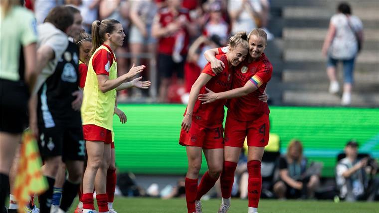 Carolin Simon (li.): Tor zum 2:0 in Köln