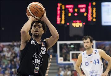 Carrington Love (links) verstärkt die Eisbären Bremerhaven auf der Position des Point Guards.