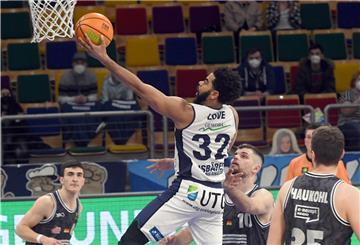 Carrington Love sorgt per Korbleger für zwei Punkte für die Eisbären. Solche Aktionen des Spielmachers soll es auch am Sonnabend im Heimspiel gegen die Kirchheim Knights geben.