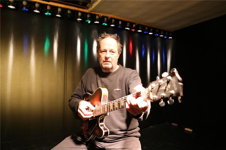 Mit Video: Warum Musikstars gerne in Frelsdorf auftreten Carsten Bostelmann holt sogar Stars aus Übersee auf die Bühne. In Bostelmanns Saal in Frelsdorf bietet er Kost für Musikfeinschmecker.