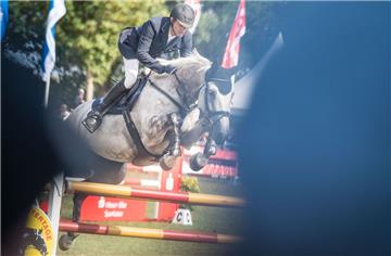 Carsten-Otto Nagel auf L&apos;Esperance 2 gewinnt den Großen Preis. Foto: Hartma...