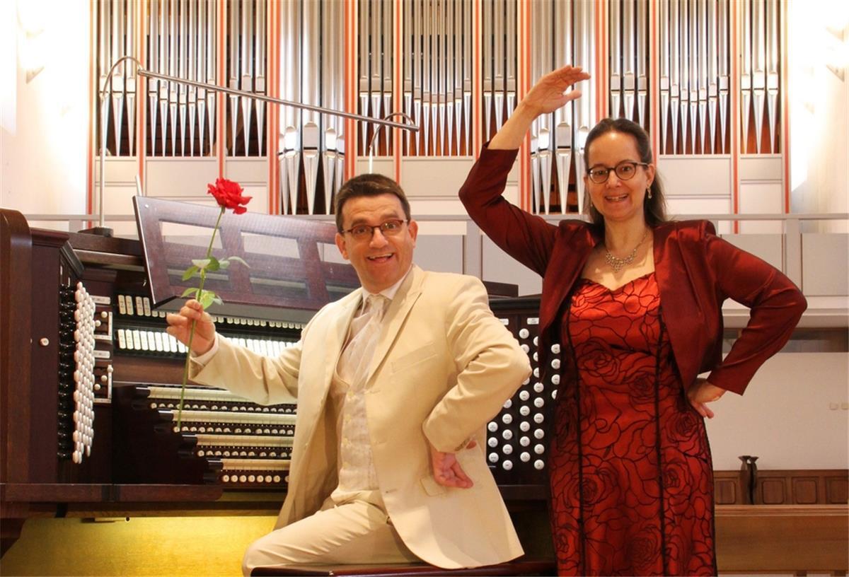 Orgel-Duo will in der Selsinger Kirche die Pfeifen tanzen lassen Carsten und Iris Lenz gastieren mit ihrer Weißenborn-Orgel am 3. August zweimal schwungvoll in der Selsinger Kirche.