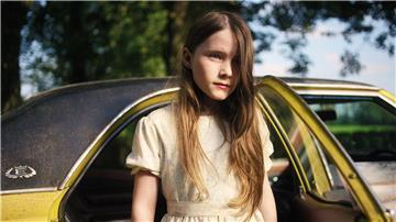 Catherine Clinch als Cáit in einer Szene des Films „The Quiet Girl“.