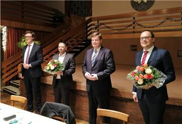 Vier Männer in Anzügen stehen nebeneinander. CDU-Kreisverbände schicken Denis Ugurcu (Zweiter von links) für die Landtagswahl ins Rennen. Damit setze er sich gegen Christian Molls (rechts) durch. Christian Tangermann (erster v. links) und Enak Ferlemann (dritter v. links) leiteten die Versammlung.