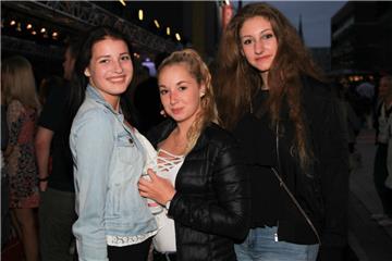Celine, Britney und Xena feiern. Foto: Ulrich