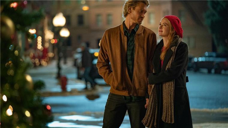 Netflix-Kunden im Weihnachts-Romcom-Rausch Chad Michael Murray und Britt Robertson im Netflix-Weihnachtsfilm „The Merry Gentlemen“ (Start war am 20. November).