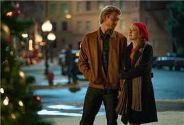 Chad Michael Murray und Britt Robertson im neuen Netflix-Weihnachtsfilm „The Merry Gentlemen“ (Start 20. November)
