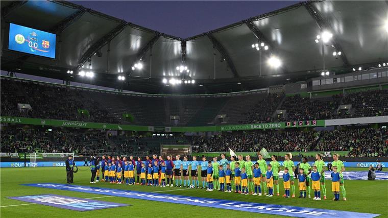 1:4 gegen Barcelona: Wolfsburg vor Champions-League-Aus Champions League in der Volkswagen Arena: Die Frauen des VfL Wolfsburg vor dem Viertelfinal-Hinspiel gegen den FC Barcelona.