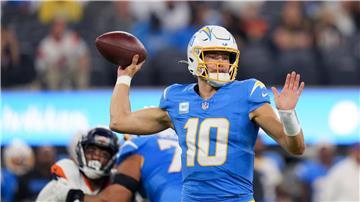 Chargers-Quarterback Justin Herbert warf gegen Denver zwei Touchdown-Pässe.