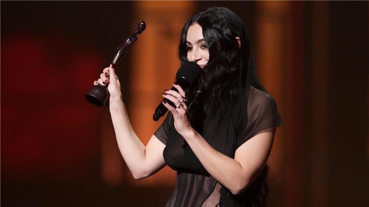 Charli XCX gewann bei den Brit Awards 2025 gleich fünf Preise. 