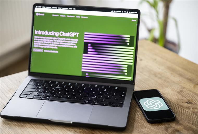 ChatGPT-Logo auf einem Laptop