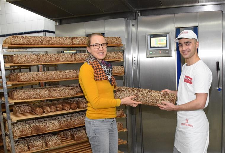 „Norddeutscher Afghane“ ist dankbar für Hilfe auf vielen Ebenen Bäckergeselle Najmodin Wafa aus Afghanistan in der Backstube in Heeslingen.