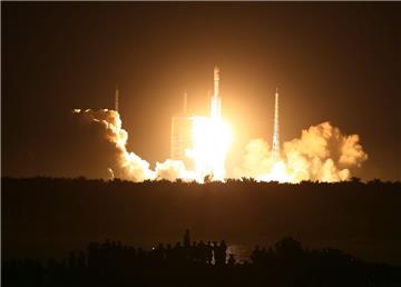 China hat mit dem Start einer neuen Trägerrakete seinen vierten Weltraumbahnhof eingeweiht. "Langer Marsch 7" hob erfolgreich von Wenchang ab.
