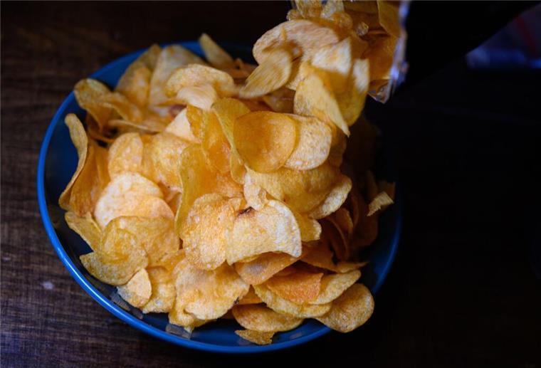 „Öko-Test“: Bio-Kartoffelchips schneiden mies ab - aber eine Sorte ist „sehr gut“ Chips sind noch immer Deutschlands liebster Knabberspaß. Gesund sind sie eh nicht. Aber Schadstoffe sollten dennoch nicht enthalten sein.