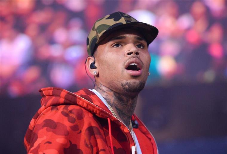 US-Sänger Chris Brown kommt auf Kaution frei Chris Brown wurde wegen des Verdachts auf schwere Körperverletzung festgenommen, nun ist er auf Kaution freigekommen. (Archivbild)