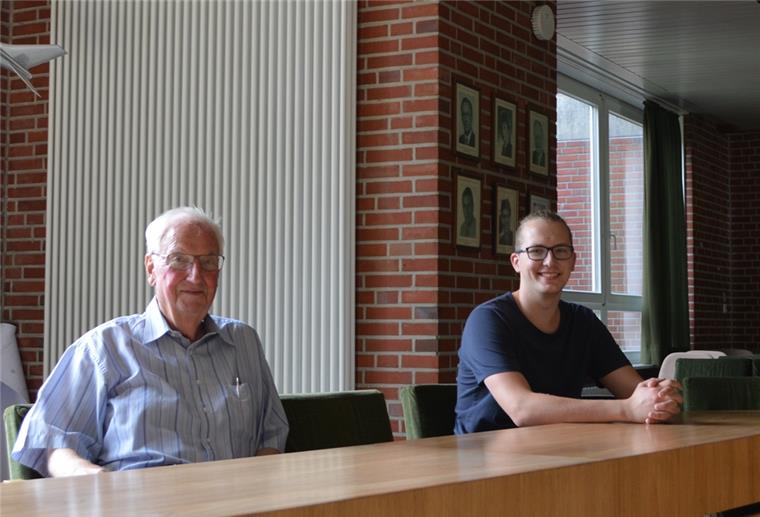62 Jahre trennen ältesten und jüngsten Ratskandidaten Chris Schellstede ist 20 Jahre alt, Kurt Winterboer 82. Was die beiden verbindet? Sie möchten gern in den Stadtrat gewählt werden.