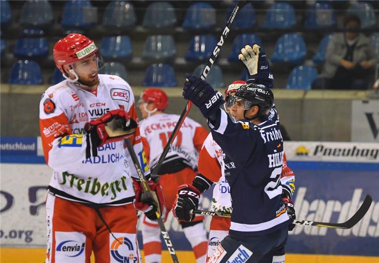 Fischtown Pinguins verpflichten diesen nordischen Hünen Christian Hilbrich (links) wechselt von Crimmitschau nach Bremerhaven.