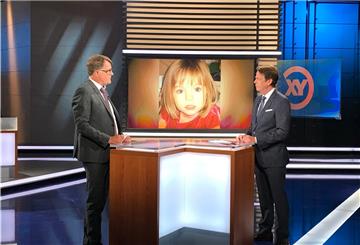 Christian Hoppe (links) vom Bundeskriminalamt im Gespräch mit Moderator Rudi Cerne. In der ZDF-Sendung „Aktenzeichen XY... ungelöst“ wurde der Fall Maddie in dieser Woche wieder thematisiert. 