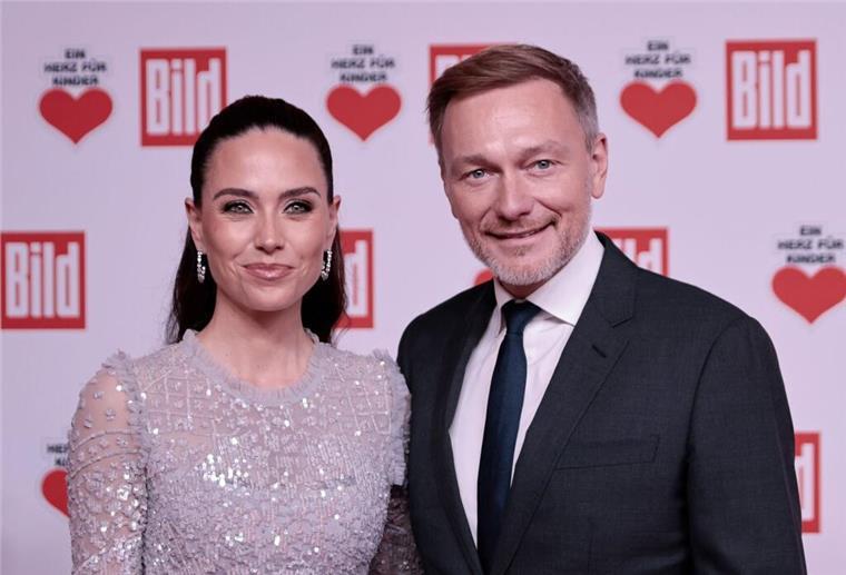 Lindner setzt auf Rabatt wegen „beruflicher Situation“ Christian Lindner, Bundesvorsitzender der FDP, und Ehefrau Franca Lehfeldt bei der Spendengala „Ein Herz für Kinder“.