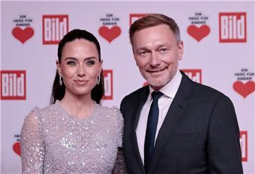 Christian Lindner, Bundesvorsitzender der FDP, und Ehefrau Franca Lehfeldt bei der Spendengala „Ein Herz für Kinder“.