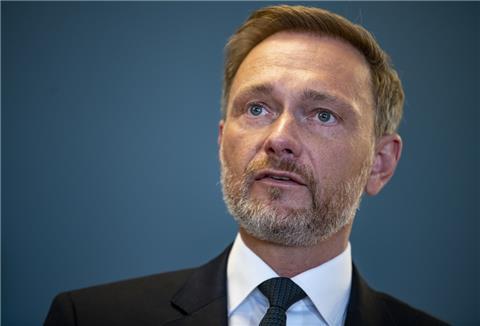 Christian Lindner (FDP), Bundesminister der Finanzen, macht nur wenig Hoffnung auf eine Verlängerung des Tankrabatts und des 9-Euro-Tickets.