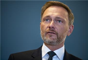 Christian Lindner (FDP), Bundesminister der Finanzen, macht nur wenig Hoffnung auf eine Verlängerung des Tankrabatts und des 9-Euro-Tickets.