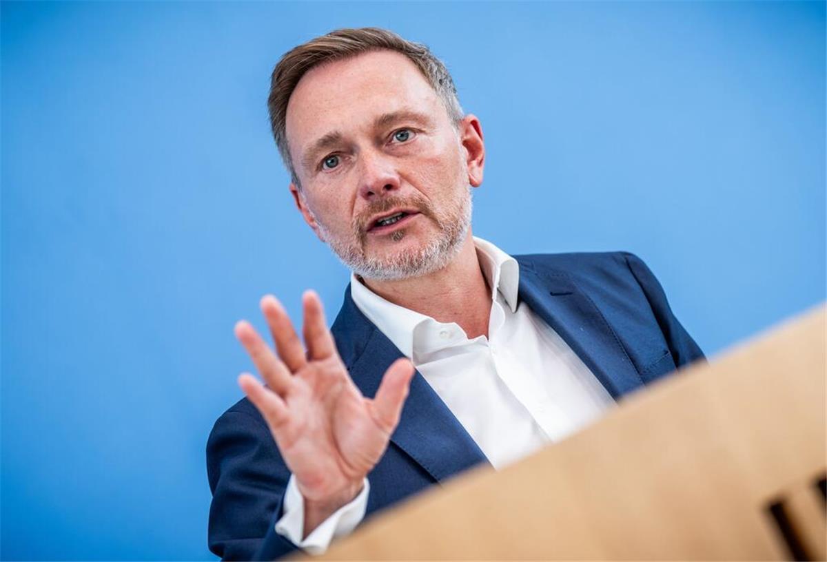 Christian Lindner (FDP, im Bild) wurde von Bundeskanzler Olaf Scholz (SPD) entlassen. Im Frühjahr soll es wohl Neuwahlen geben.