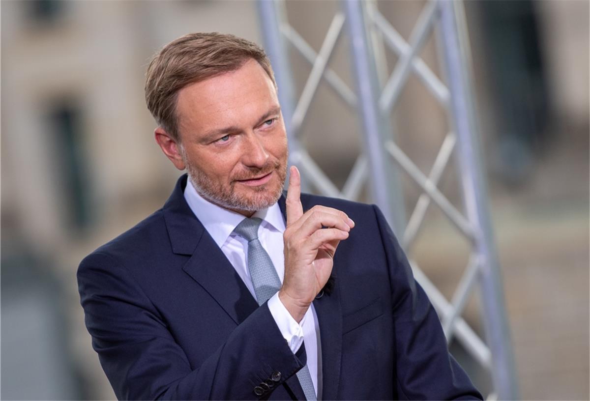 FDP-Chef Lindner spricht in Cuxhaven Christian Lindner, Parteivorsitzender der FDP, macht während seiner Sommertour auch in Cuxhaven Station.