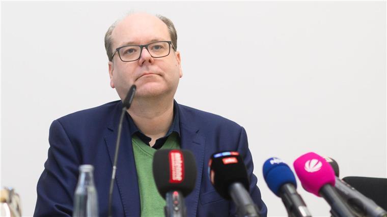 Christian Meyer (Bündnis 90/Die Grünen), Umweltminister von Niedersachsen, bei einer Pressekonferenz.