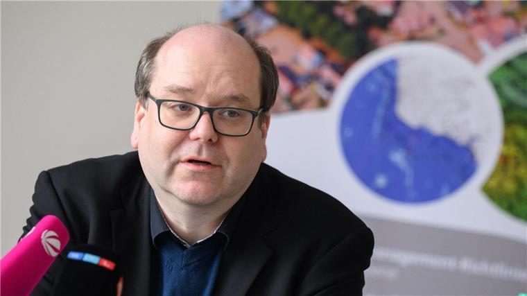Minister übergibt Förderbescheid für Geothermie-Projekt Christian Meyer, Umweltminister Niedersachsen.