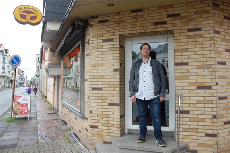 Gegen den Trend: In Nordenham macht sich ein neuer Bäcker selbstständig Christian Möhler wird im 14. August in der Hansingstraße die bisherige Bäckerei Bender in Christians Backstube verwandeln.