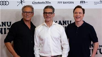 Christian Tramitz (l-r), Rick Kavanian und Michael „Bully“ Herbig feiern zurzeit mit „Das Kanu des Manitu“ einen riesigen Erfolg. (Archivbild)