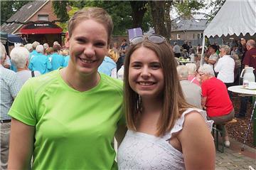Christina Cordes (links) und Veda Kwant sind sehr aktiv im TSV Sievern. Das zeig...