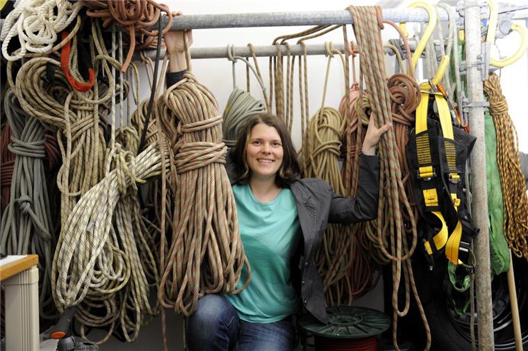 Christina Lindermann ist Industrie-Kletterin und wahrscheinlich die einzige Frau, die von Bremerhaven aus in Offshore-Parks klettert.