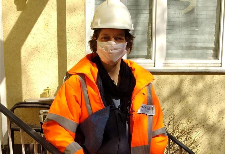 Seelsorger gehen shoppen Christine Freytag arbeitet als Diakonin für die Seemannsmission. Besorgungen an der Gangway ab. Foto: Seemannsmission