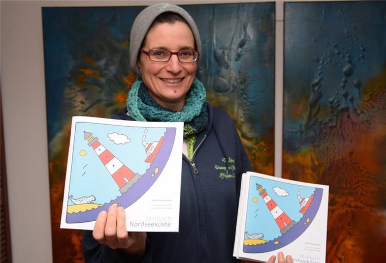 Malbuch aus Butjadingen Christine Pape präsentiert das Nordseeküsten-Malbuch, von dem sie hofft, dass es ein großer Erfolg wird.