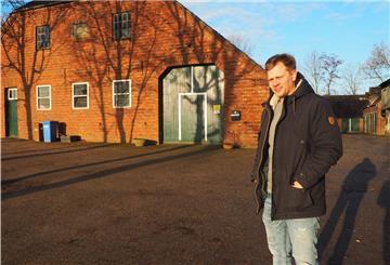 Christoph Geil plant Ferienwohnungen, einen Hofladen und ein Café auf einer ehemaligen landwirtschaftlichen Hofstelle an der Dritte-Bult-Straße in Phiesewarden.