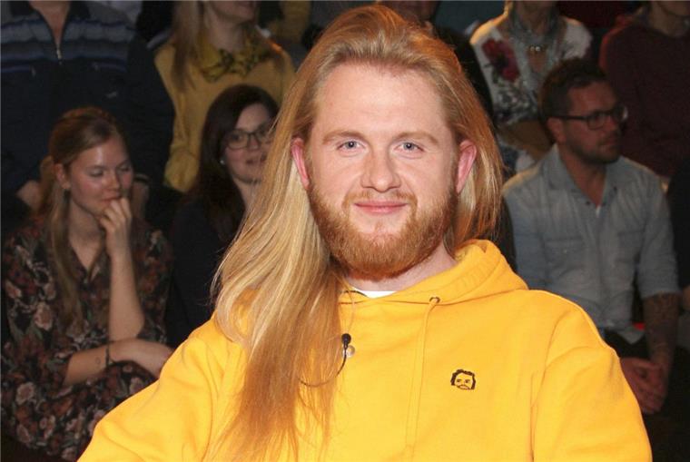 "Icke" treibt Football in Deutschland voran Christoph „Icke“ Dommisch gehört zum Moderationsteam beim Football bei den Übertragungen der Sendergruppe ProSiebenSat.1 – und erhält schräge Zuschriften.