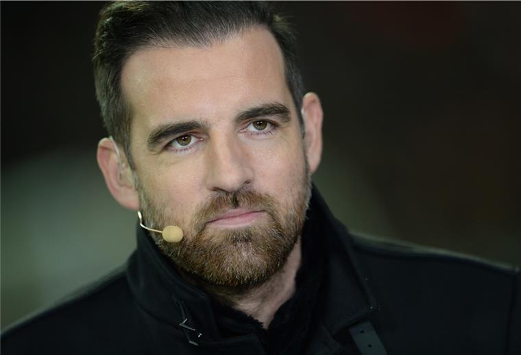 Kinderpornografie: Ex-Nationalspieler Metzelder angeklagt Christoph Metzelder soll kinderpornografisches Material besessen und weiter verbreitet haben.