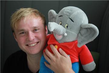 Christoph Reiprich: Benjamin Blümchen habe ich von meinem Onkel zu meiner Geburt geschenkt bekommen. Während alle anderen Kuscheltiere nach und nach entsorgt wurden, konnte ich mich von dem Elefanten nicht trennen. Vor sieben Jahren habe ich Benjamin Blümchen meiner kleinen Schwester gegeben. Somit ist er seit 28 Jahren im Familienbesitz.