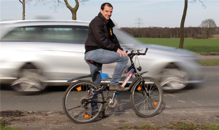 Radweg zwischen Lehnstedt und Uthlede: Freude über grünes Licht für Bau Christoph Werde setzt sich seit Jahren für einen Radweg zwischen Lehnstedt und Uthlede ein. Die nun beschlossene Umsetzung des Projekts bis 2021 wertet er als großen Erfolg für die Gemeinde Hagen im Bremischen.