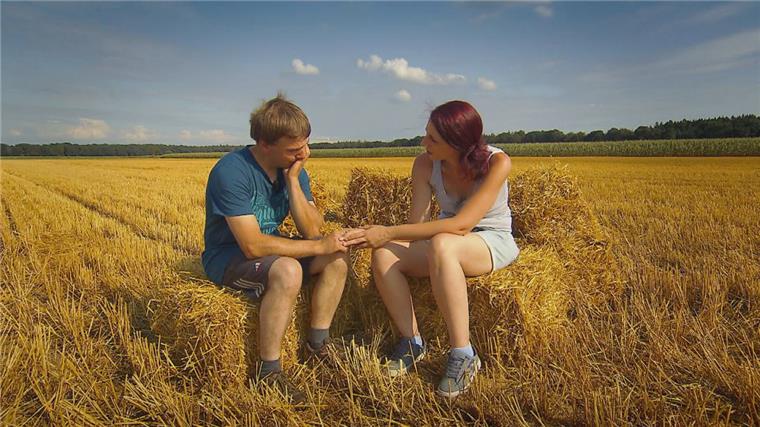 "Bauer sucht Frau": Hofwoche endet bei Christopher aus Lintig Christopher aus Lintig gesteht Jenny, dass sie die erste Frau seit vielen Jahren ist, die sich wirklich für ihn interessiert hat.