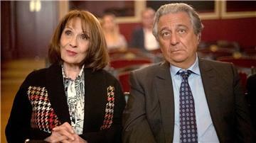 Claude (Christian Clavier, re.) und Marie (Chantal Lauby, li.) haben mal wieder wenig Verständnis für die Partnerwahl ihrer Töchter.