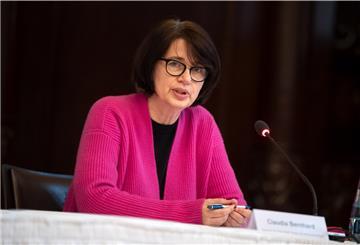 Claudia Bernhard (Linke), Senatorin für Gesundheit, spricht bei einer Pressekonferenz über die aktuelle Entwicklung der Corona-Zahlen in Bremen