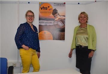 Claudia Schütze (links) und Ulrike Michalzik von der Kreisvolkshochschule Wesermarsch können ab Mitte September 441 Kurse anbieten.