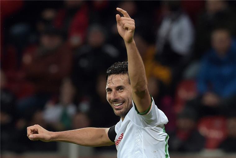 Claudio Pizarro steht bei Werder vor der Rückkehr ins Team Claudio Pizarro ist Werders gefährlichster Stürmer.