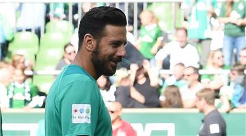 Claudio Pizarro (Werder Bremen) durfte gegen den 1. FC Nürnberg nicht kicken.