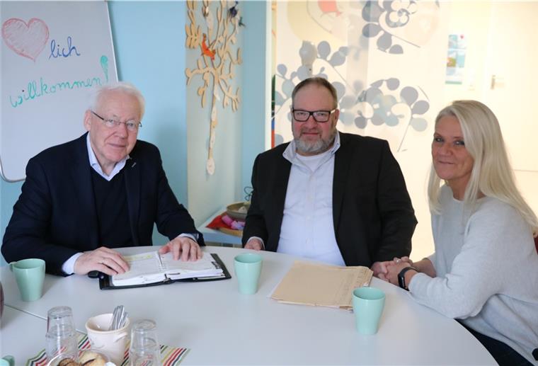 Bremerhaven: Begleitung auf der letzten Wegstrecke des Lebens Claus Brüggemann, Thorsten Ohlmann und Andrea Neuhaus (v.l.) vom Vorstand des Hospizvereins Hombre beraten sich auch während der Corona-Krise über die neuen Herausforderungen. Dieses Bild wurde allerdings im Januar aufgenommen.